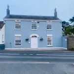 3 Bed House In Sleeps 9 With Parking Kildare