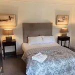 3 Bed House In Sleeps 9 With Parking Holiday home