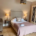 Holiday home 3 Bed House In Sleeps 9 With Parking