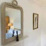 3 Bed House In Sleeps 9 With Parking Holiday home *
