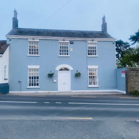 3 Bed House In Sleeps 9 With Parking Kildare
