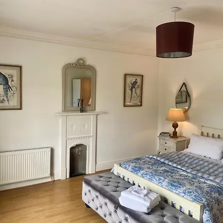 3 Bed House In Sleeps 9 With Parking * Kildare