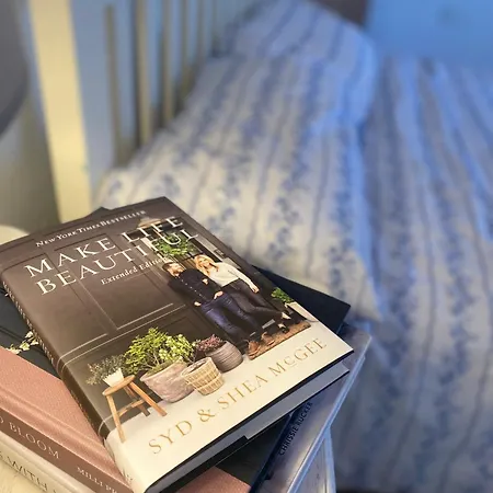 3 Bed House In Sleeps 9