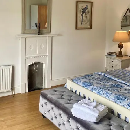 Beautiful 4-bed House In
