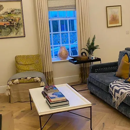 Feriehus Beautiful 4-bed House In *