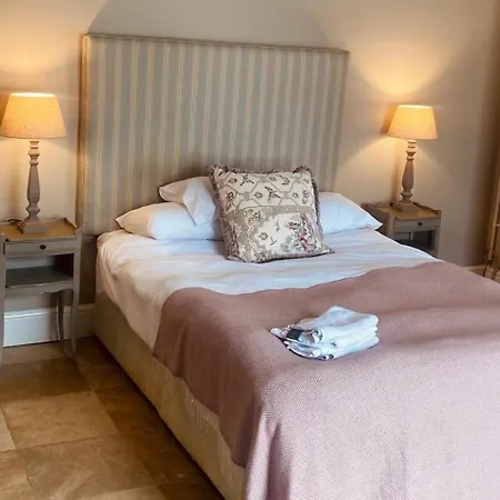 Beautiful 4-bed House In Feriehus