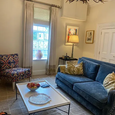 Hébergement de vacances 3 Bed House In Sleeps 9