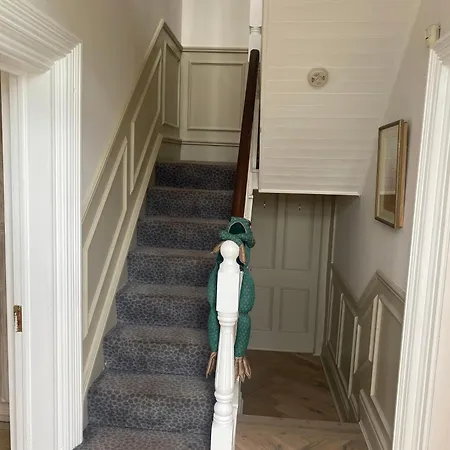 Hébergement de vacances 3 Bed House In Sleeps 9 *