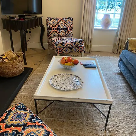 3 Bed House In Sleeps 9 With Parking Tatil Evi Kildare