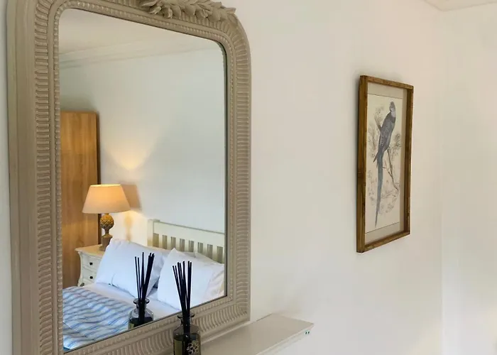 3 Bed House In Sleeps 9 With Parking بيت للعطل *