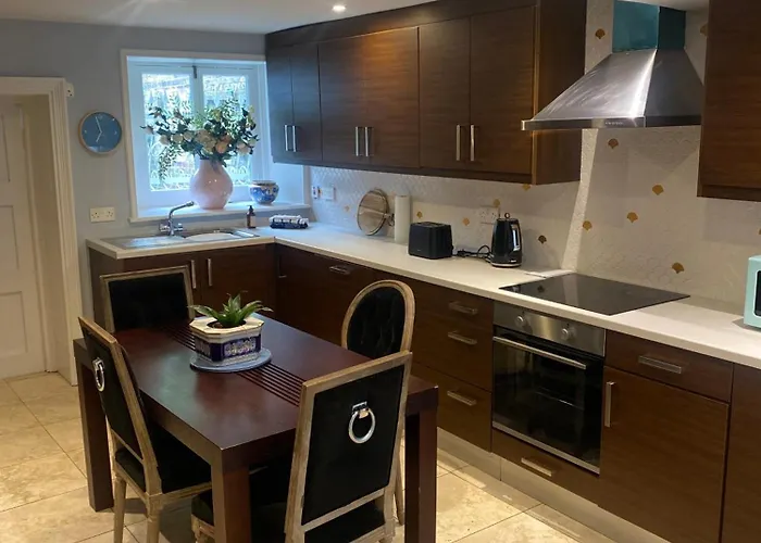 別荘 3 Bed House In Sleeps 9 With Parking *
