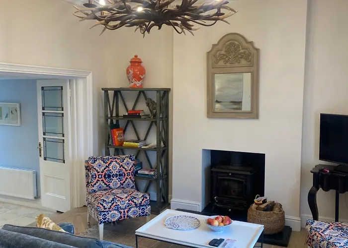 3 Bed House In Sleeps 9 With Parking 킬데어