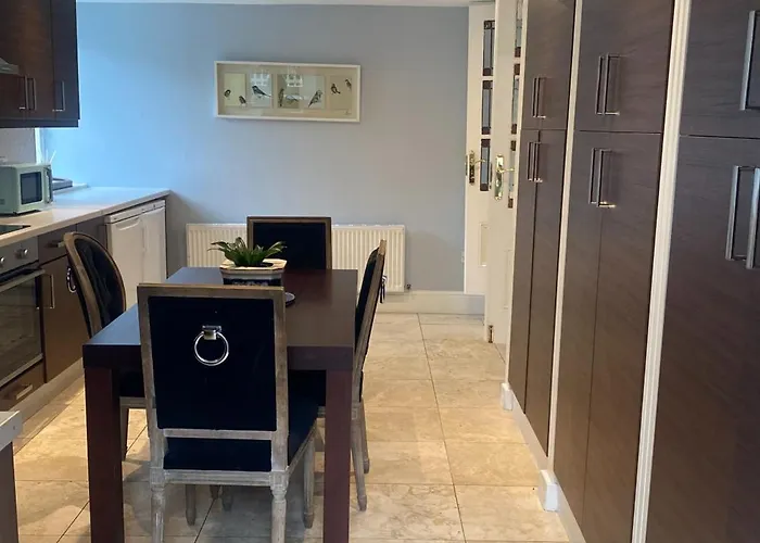 بيت للعطل 3 Bed House In Sleeps 9 With Parking كيلدير